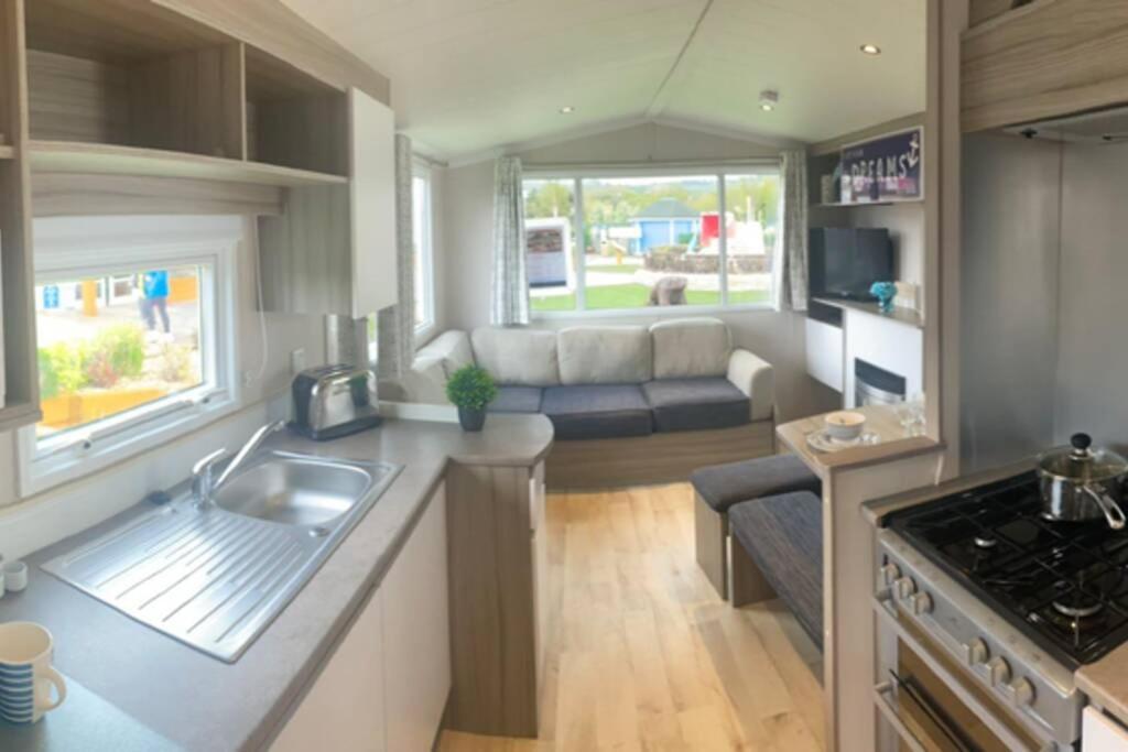 Presthaven Cozy Retreat Appartamento Prestatyn Esterno foto