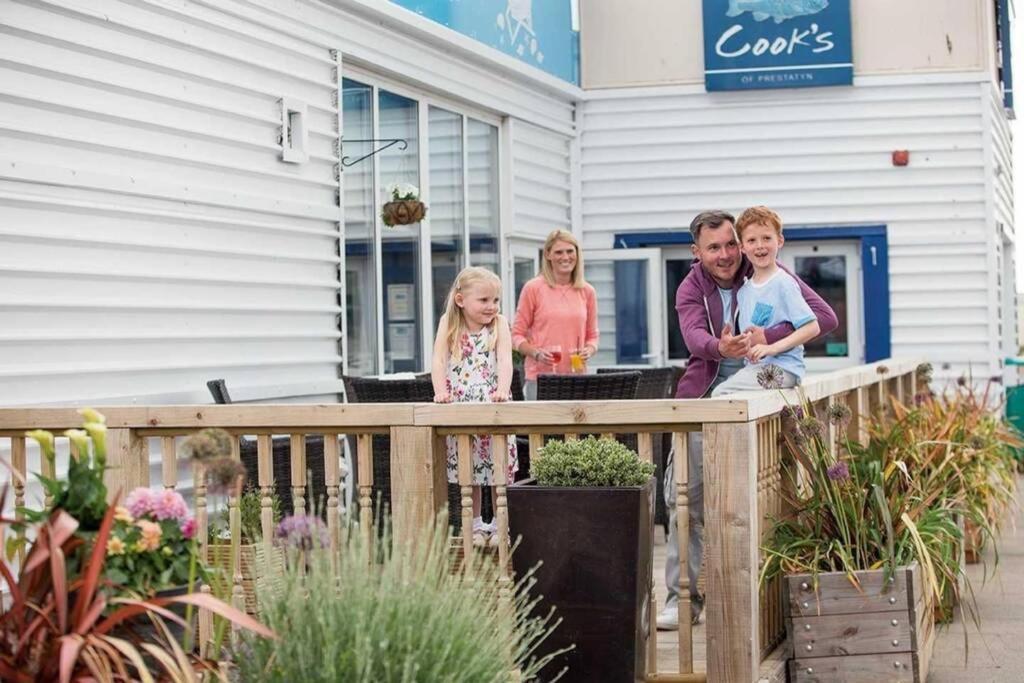 Presthaven Cozy Retreat Appartamento Prestatyn Esterno foto